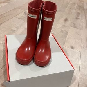 Red kids hunter rain boots size 10. Good condition